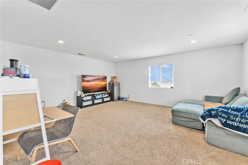 2492 E Williamsburg Ontario, CA 91761