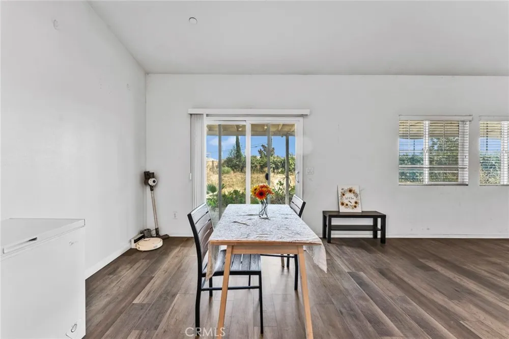 2492 E Williamsburg Ontario, CA 91761