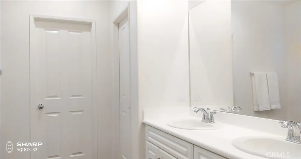 2492 E Williamsburg Ontario, CA 91761