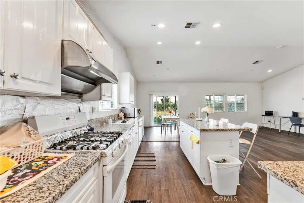 2492 E Williamsburg Ontario, CA 91761