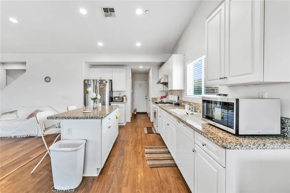 2492 E Williamsburg Ontario, CA 91761