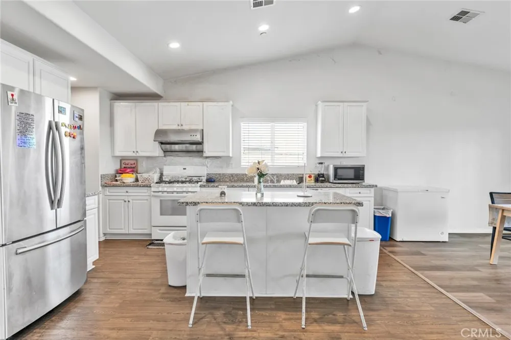 2492 E Williamsburg Ontario, CA 91761