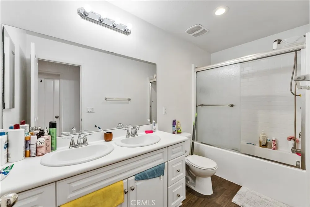 2492 E Williamsburg Ontario, CA 91761