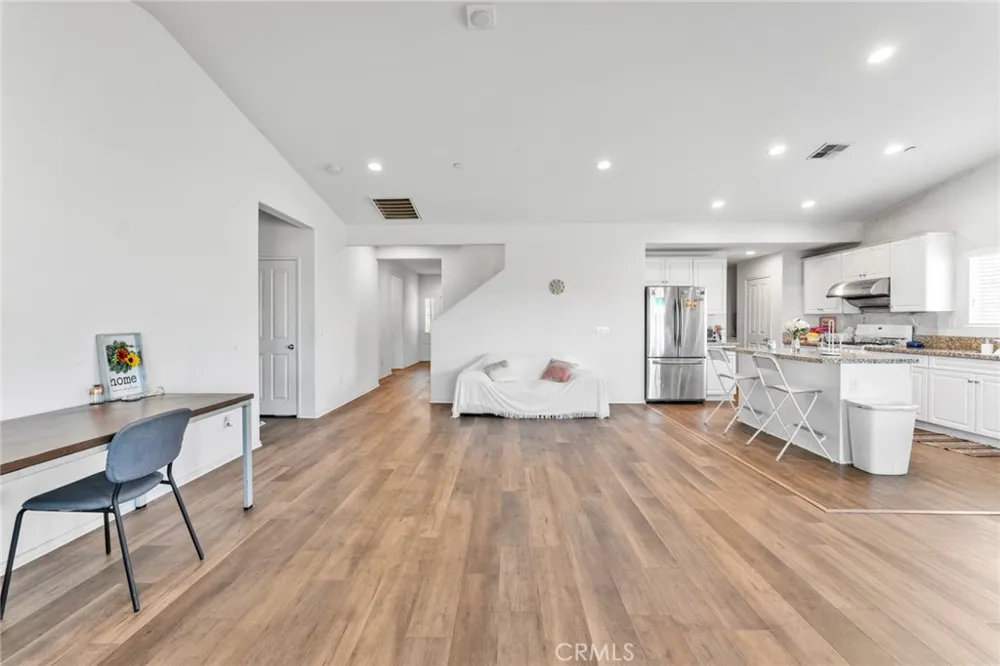 2492 E Williamsburg Ontario, CA 91761