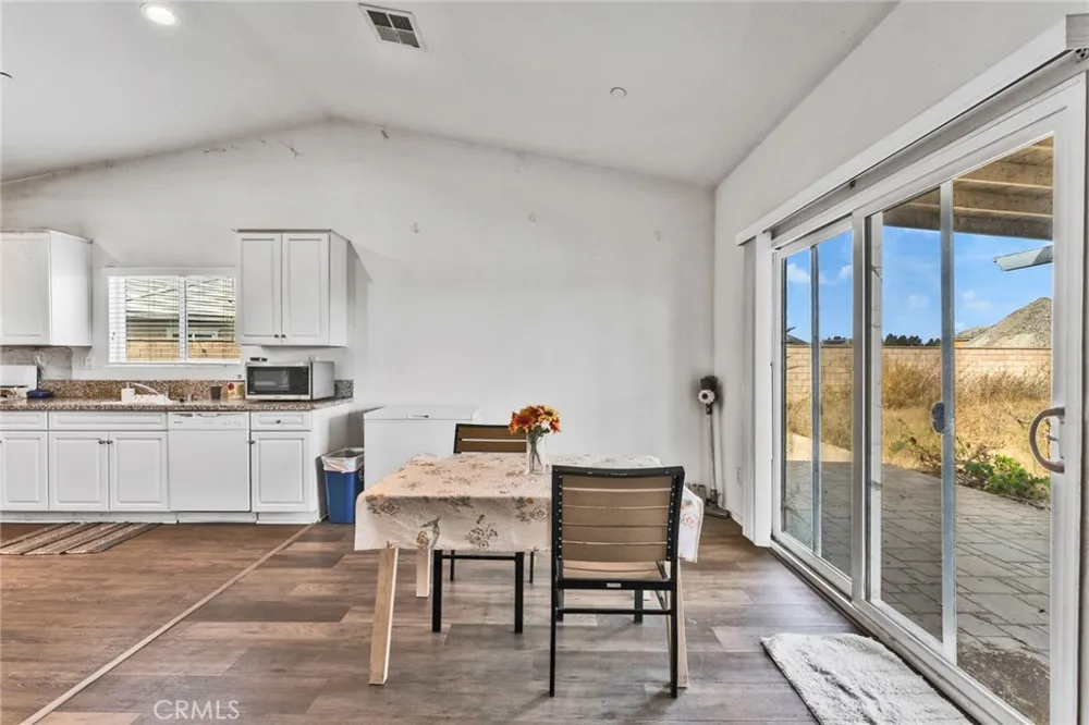 2492 E Williamsburg Ontario, CA 91761