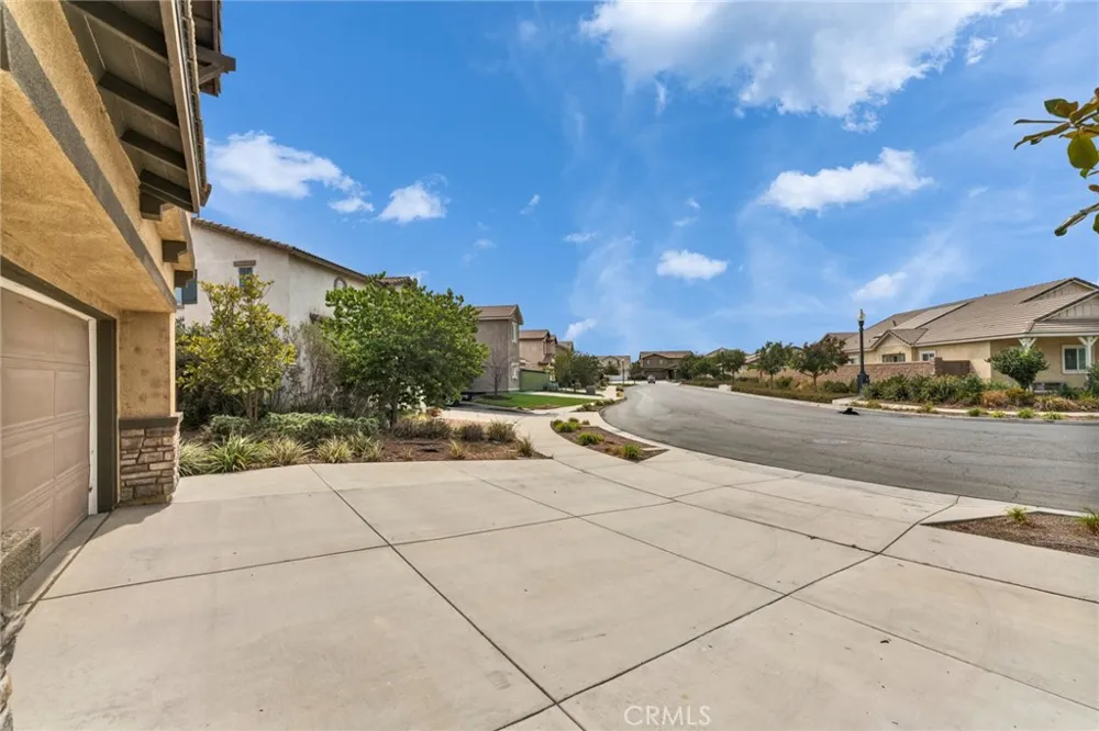 2492 E Williamsburg Ontario, CA 91761