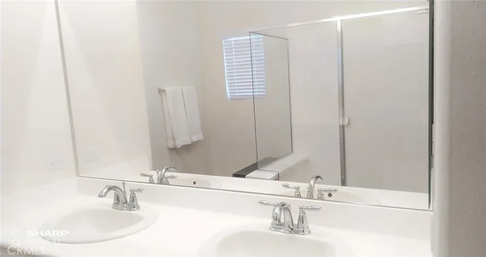 2492 E Williamsburg Ontario, CA 91761