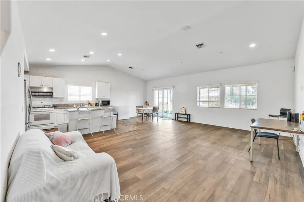 2492 E Williamsburg Ontario, CA 91761