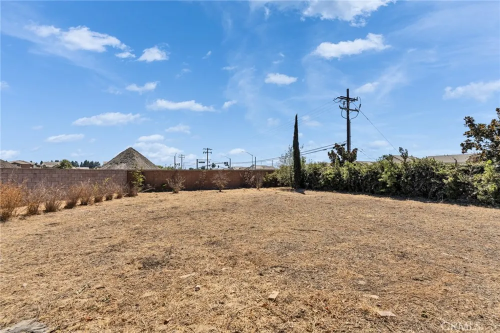 2492 E Williamsburg Ontario, CA 91761