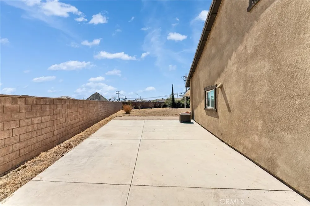 2492 E Williamsburg Ontario, CA 91761
