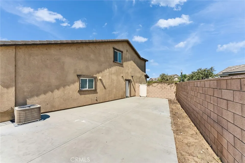 2492 E Williamsburg Ontario, CA 91761