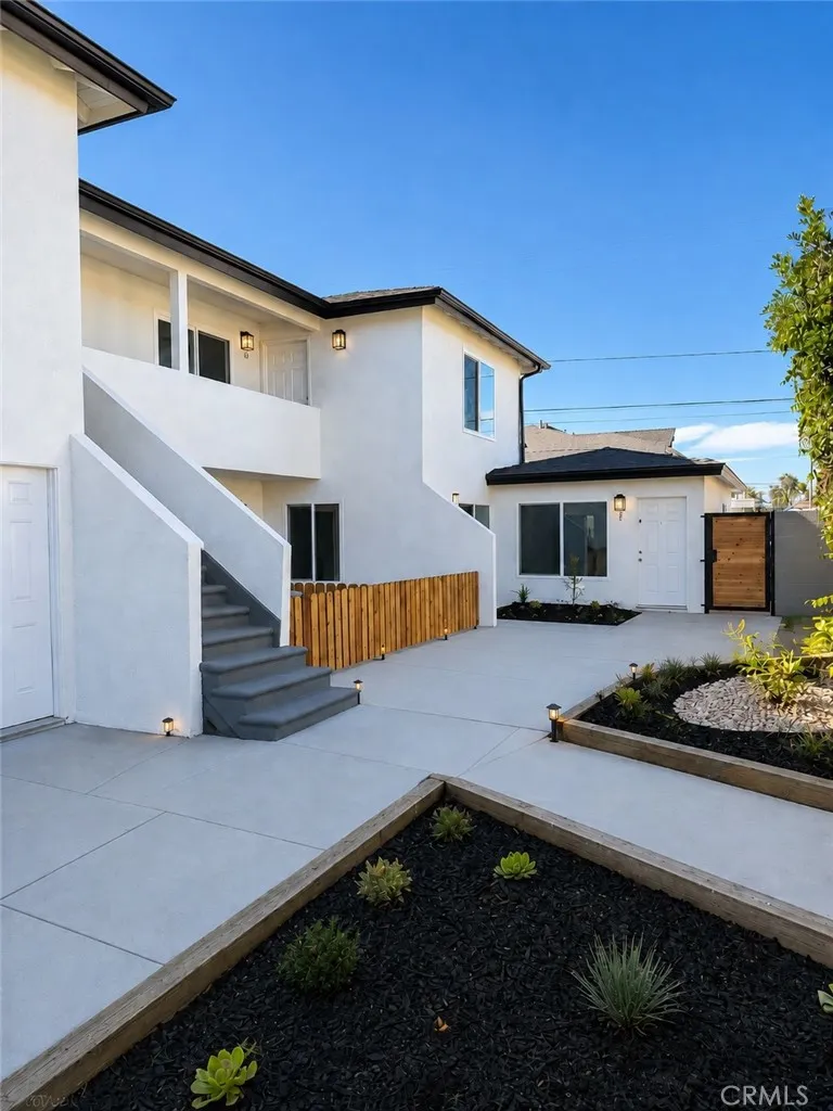 1040 El Camino #B Costa Mesa, CA 92626