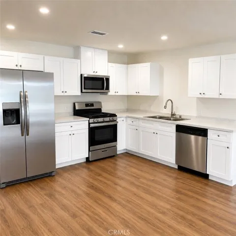 1040 El Camino #B