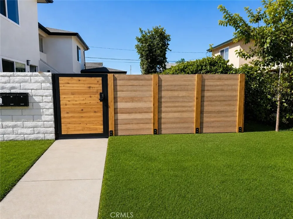 1040 El Camino #B Costa Mesa, CA 92626