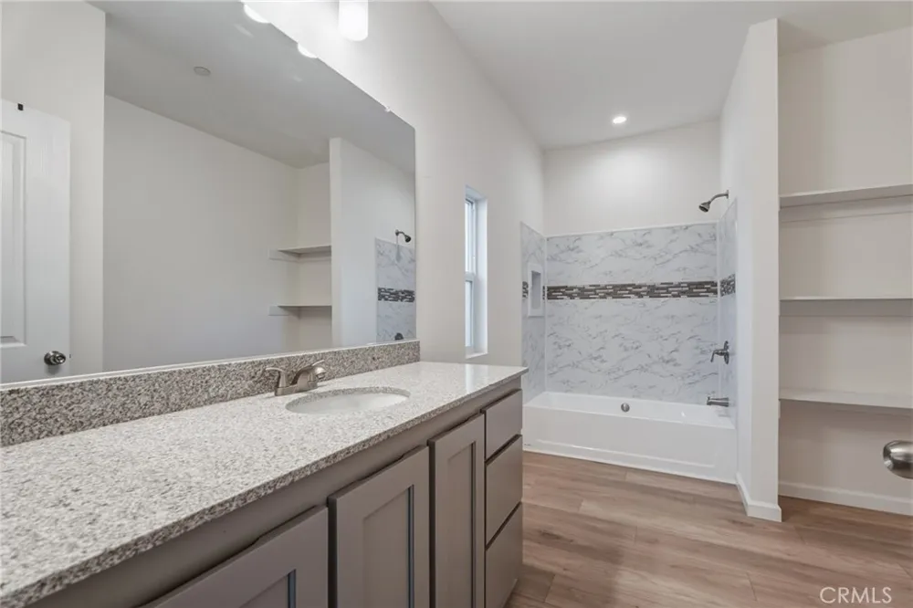 8380 Riggins Phelan, CA 92371