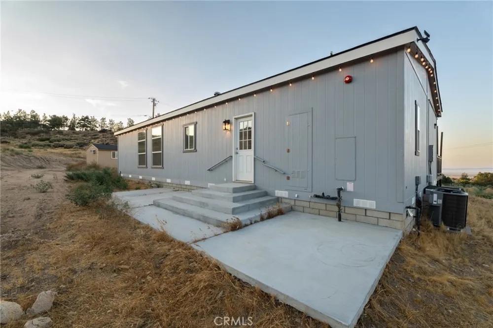 8380 Riggins Phelan, CA 92371