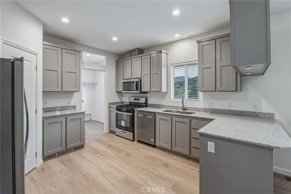 8380 Riggins Phelan, CA 92371