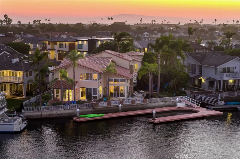 16932 Coral Cay Huntington Beach, CA 92649