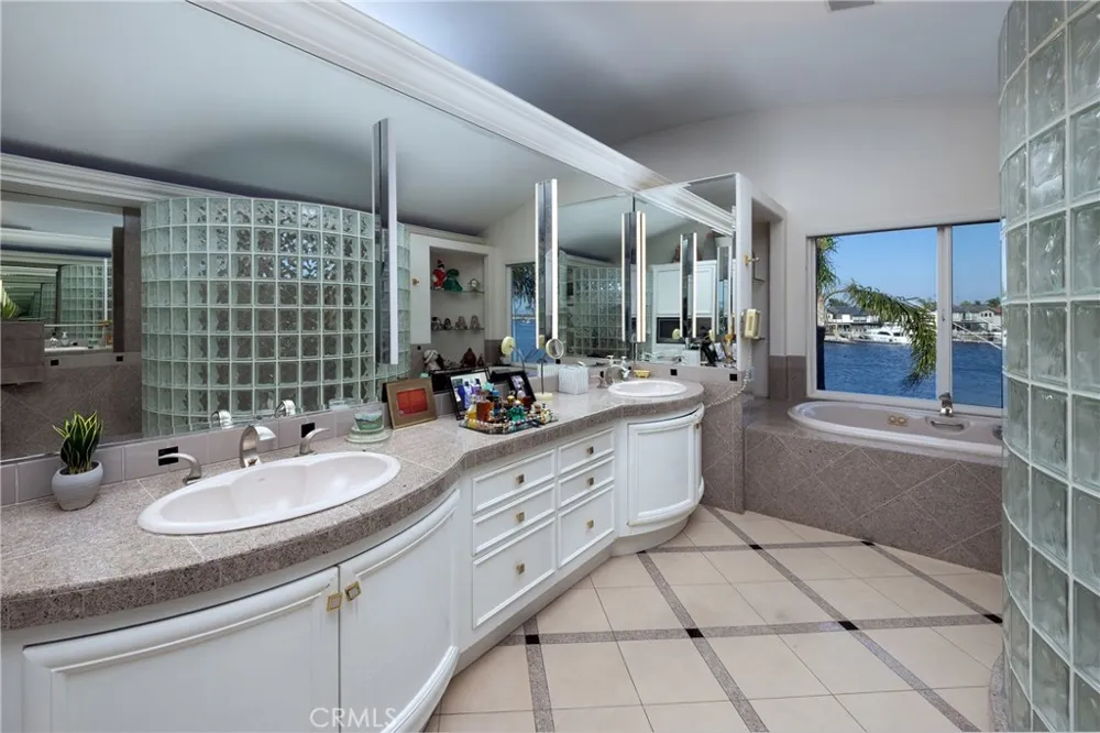16932 Coral Cay Huntington Beach, CA 92649