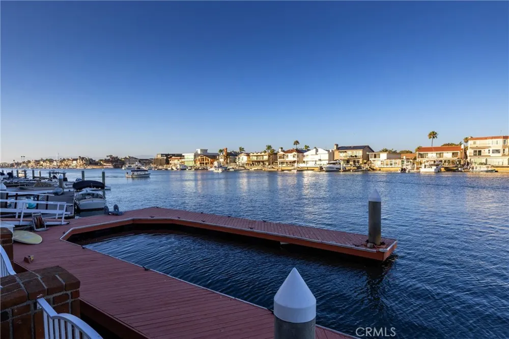16932 Coral Cay Huntington Beach, CA 92649