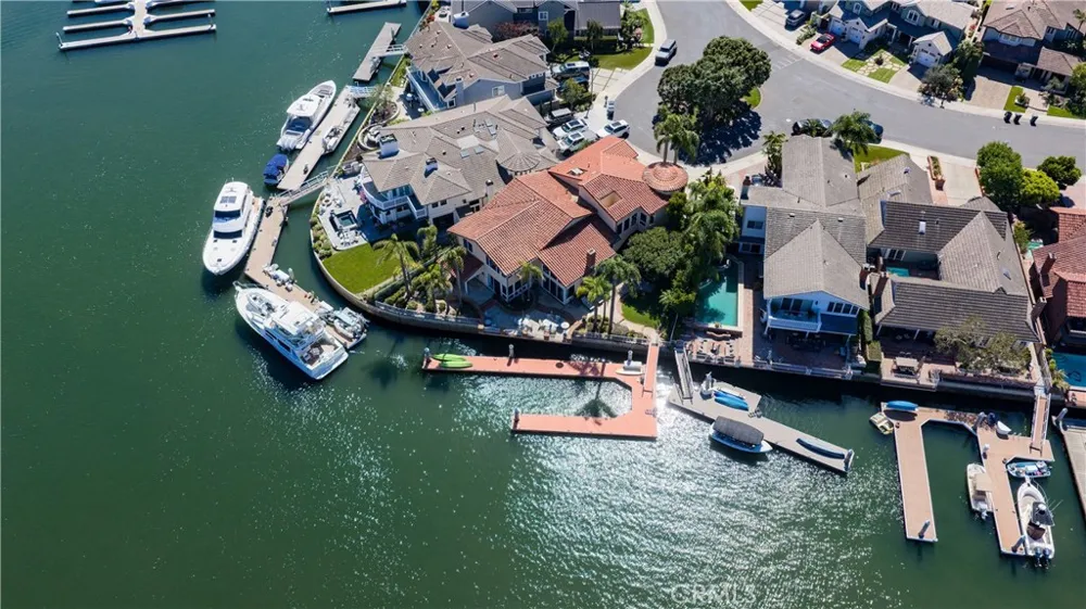 16932 Coral Cay Huntington Beach, CA 92649