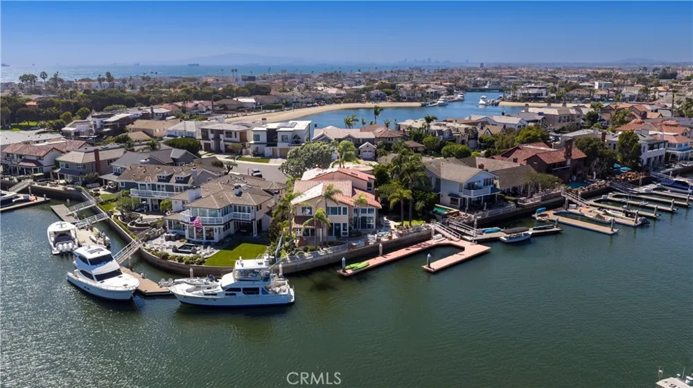16932 Coral Cay Huntington Beach, CA 92649