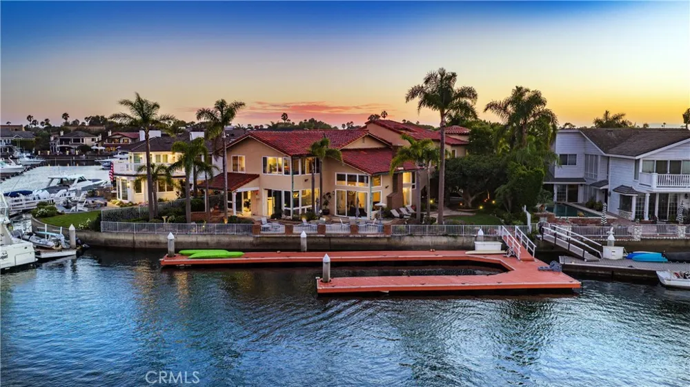 16932 Coral Cay Huntington Beach, CA 92649