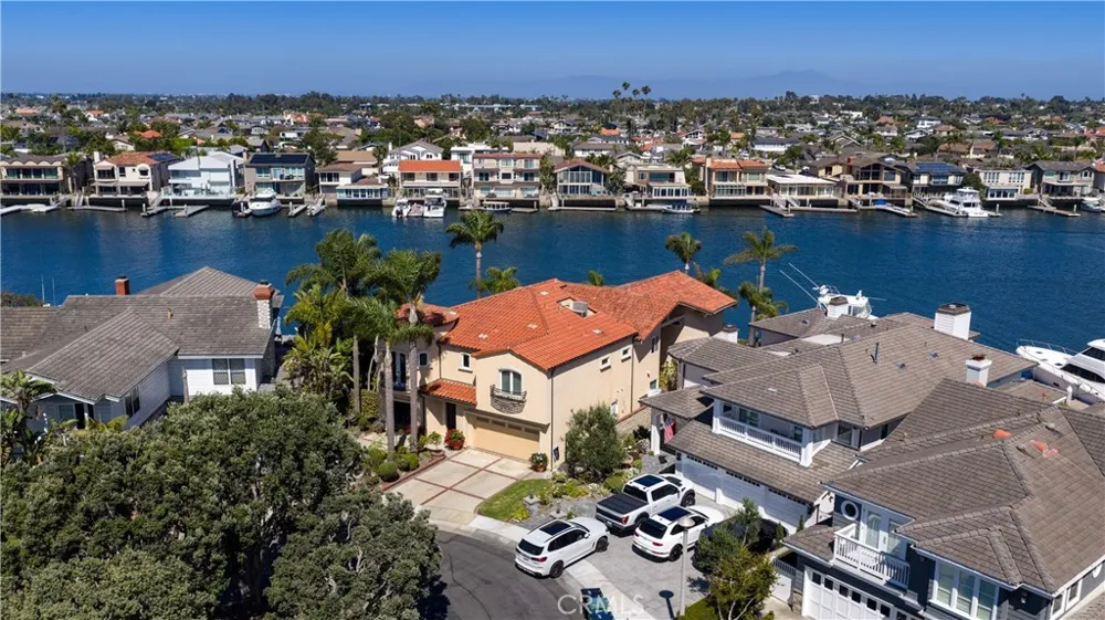 16932 Coral Cay Huntington Beach, CA 92649