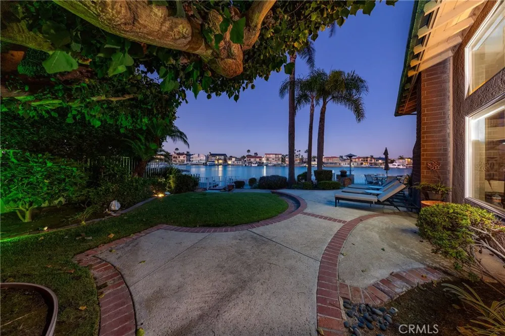 16932 Coral Cay Huntington Beach, CA 92649