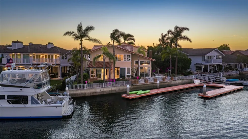 16932 Coral Cay Huntington Beach, CA 92649