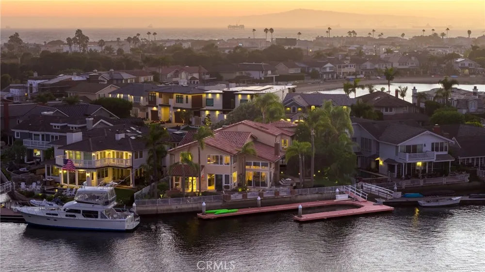 16932 Coral Cay Huntington Beach, CA 92649