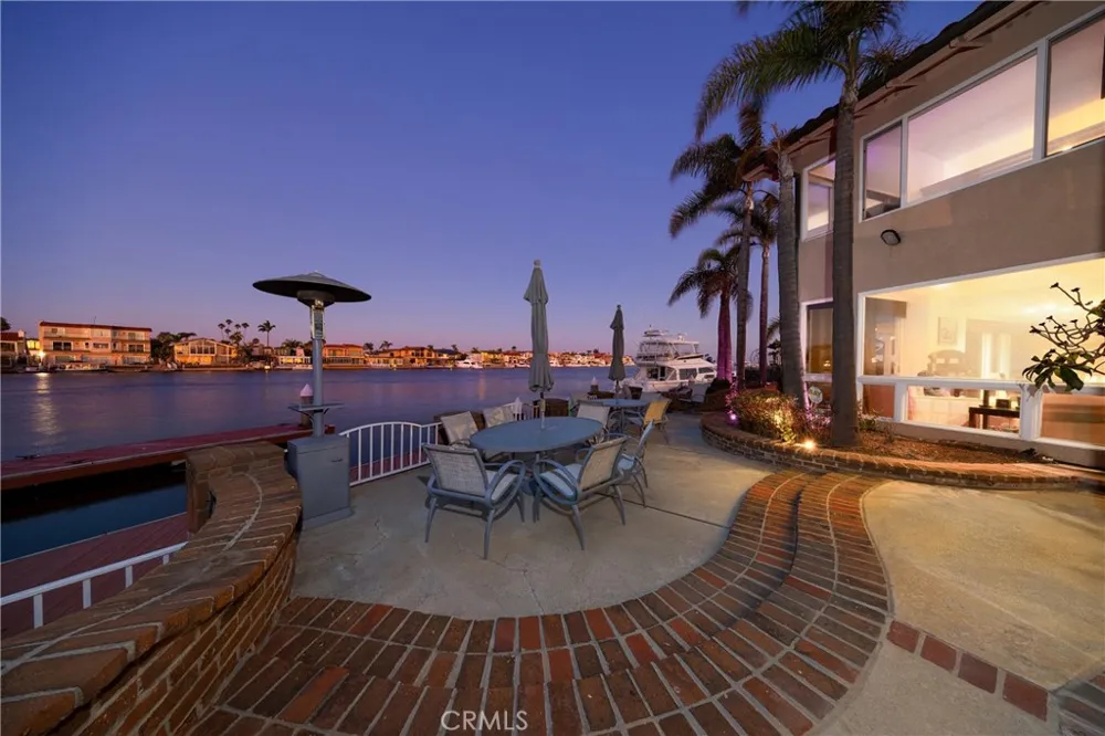 16932 Coral Cay Huntington Beach, CA 92649