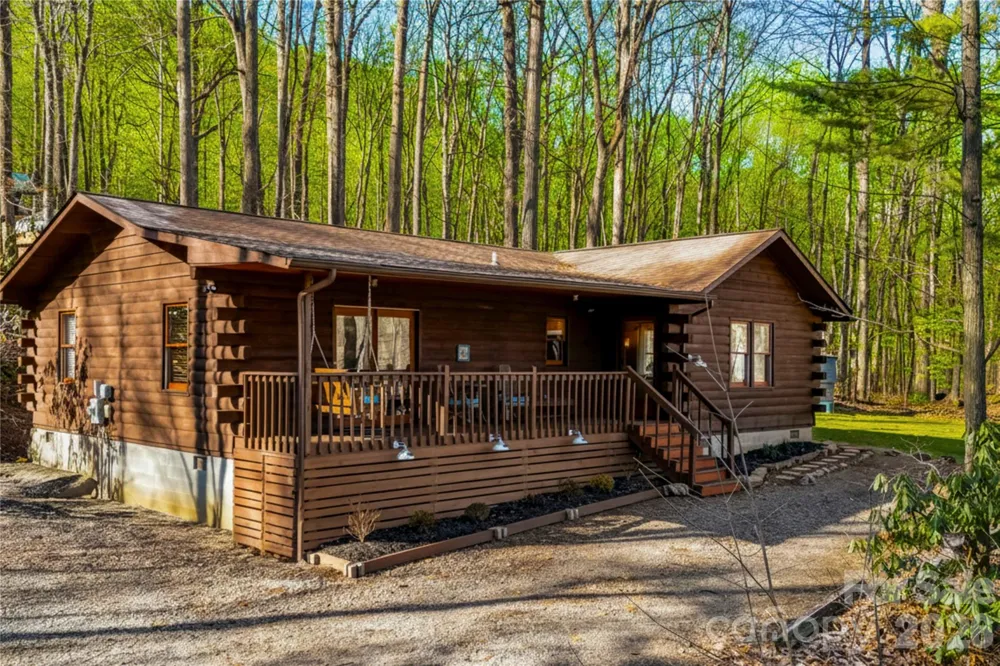 398 Locust Drive Maggie Valley, NC 28751