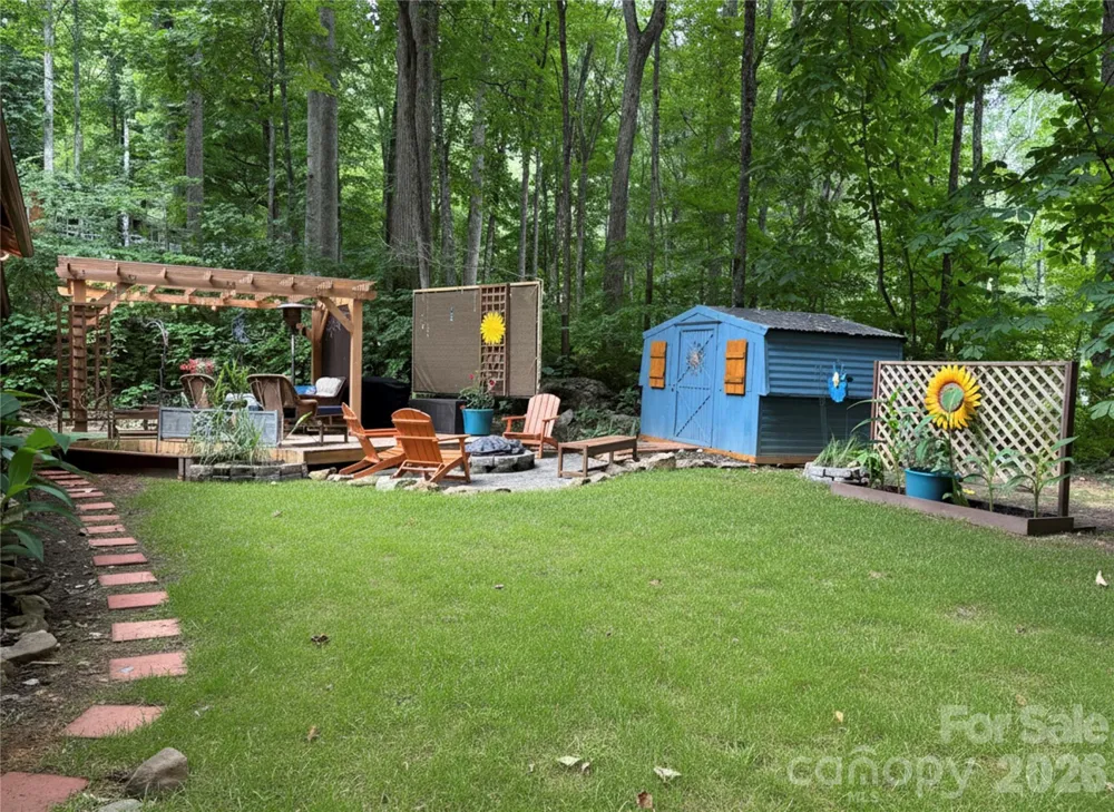 398 Locust Drive Maggie Valley, NC 28751