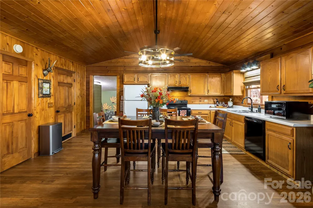 398 Locust Drive Maggie Valley, NC 28751