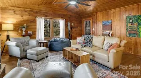 398 Locust Drive Maggie Valley, NC 28751