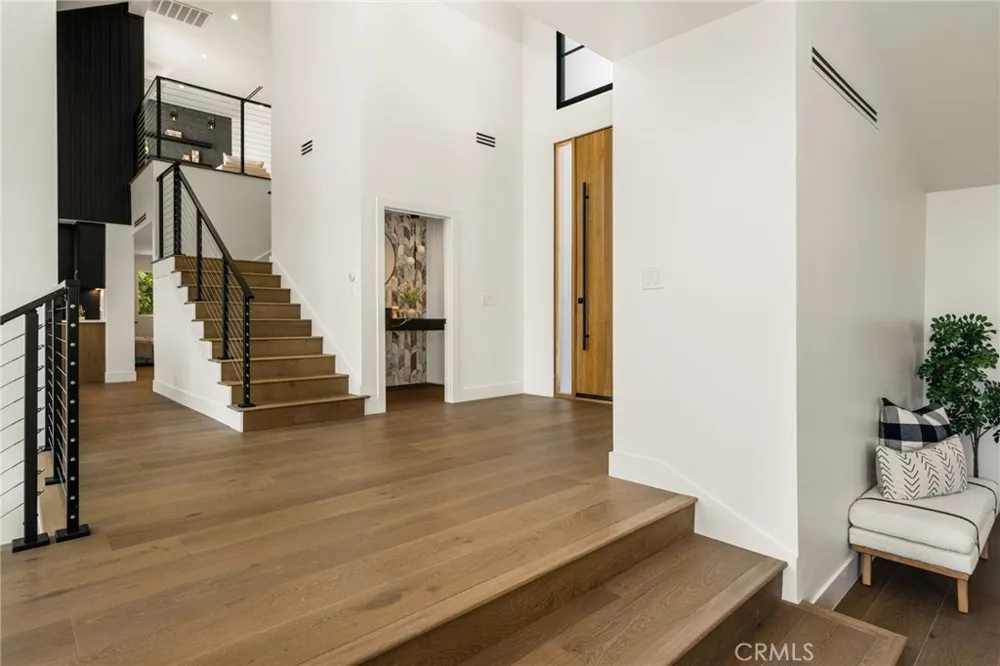 3566 Beverly Glen Sherman Oaks, CA 91423