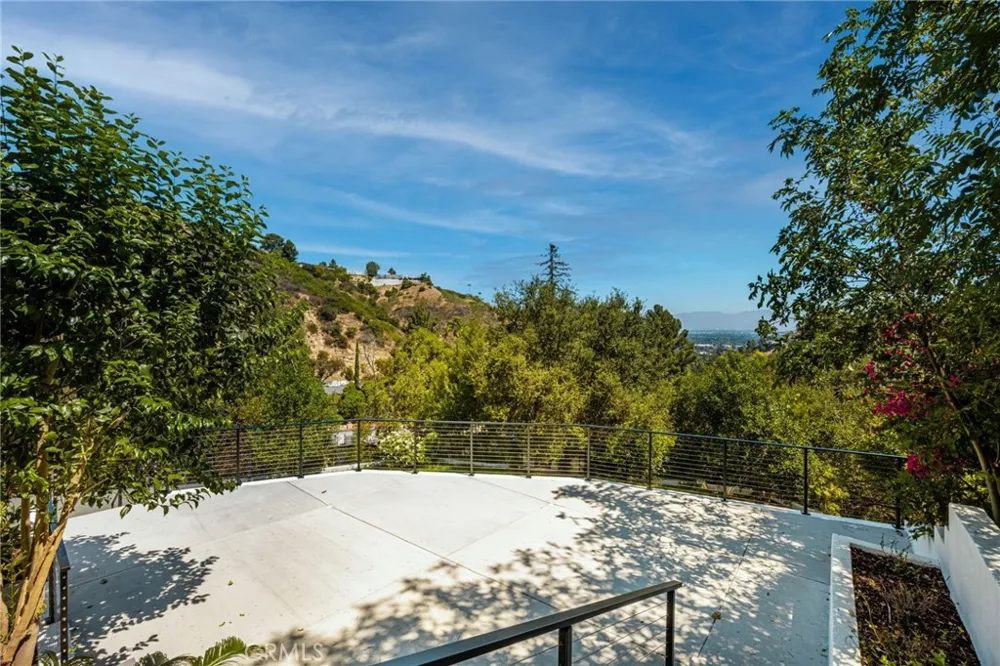 3566 Beverly Glen Sherman Oaks, CA 91423