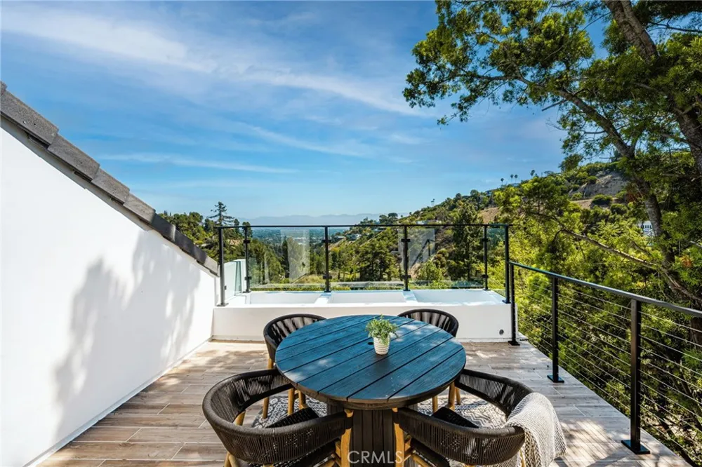 3566 Beverly Glen Sherman Oaks, CA 91423