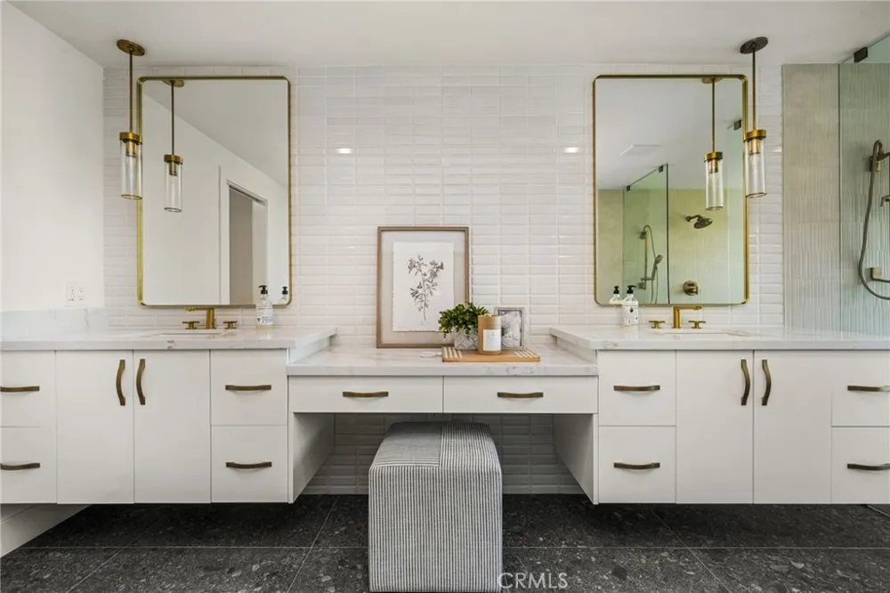 3566 Beverly Glen Sherman Oaks, CA 91423