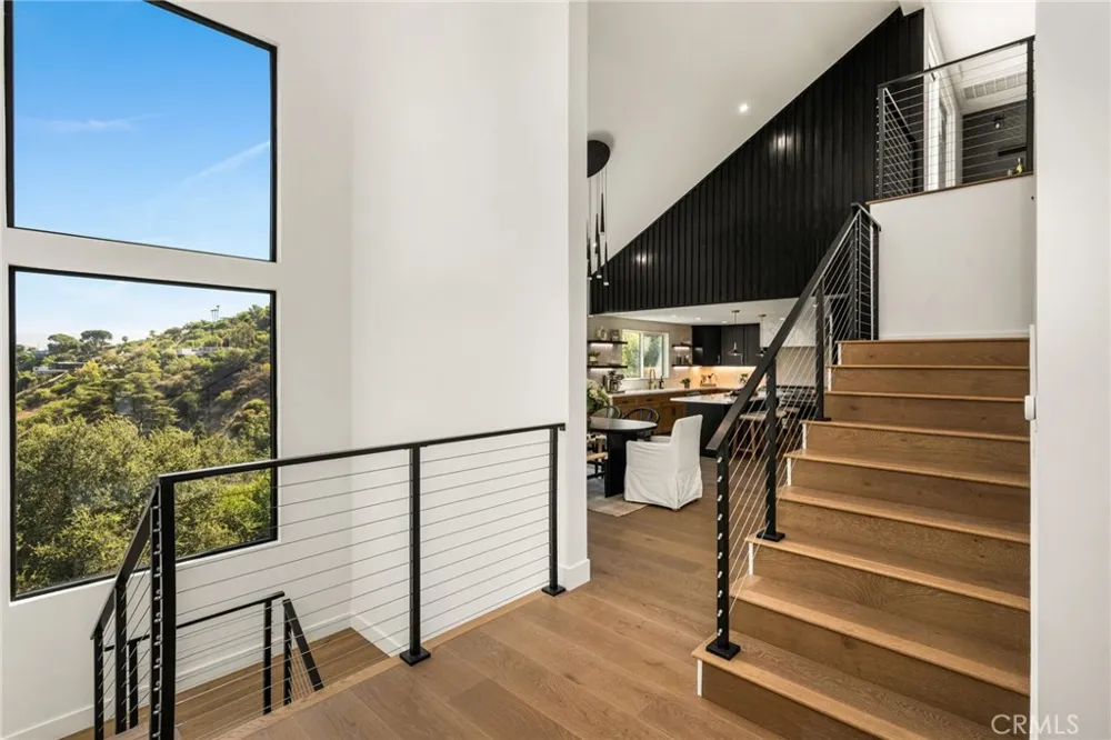 3566 Beverly Glen Sherman Oaks, CA 91423