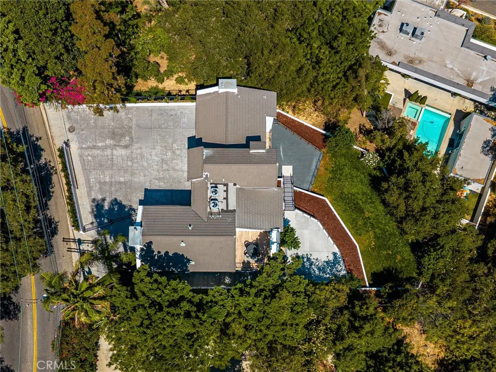 3566 Beverly Glen Sherman Oaks, CA 91423