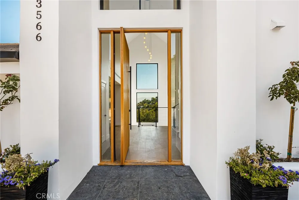 3566 Beverly Glen Sherman Oaks, CA 91423