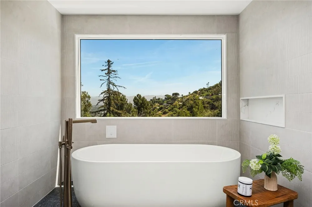 3566 Beverly Glen Sherman Oaks, CA 91423