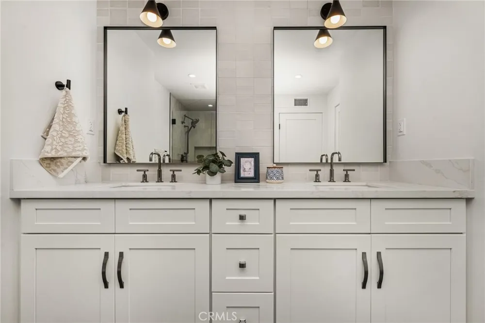 3566 Beverly Glen Sherman Oaks, CA 91423