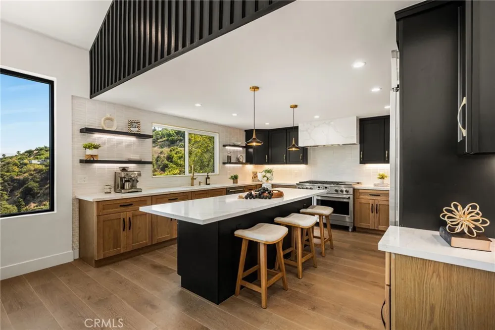 3566 Beverly Glen Sherman Oaks, CA 91423