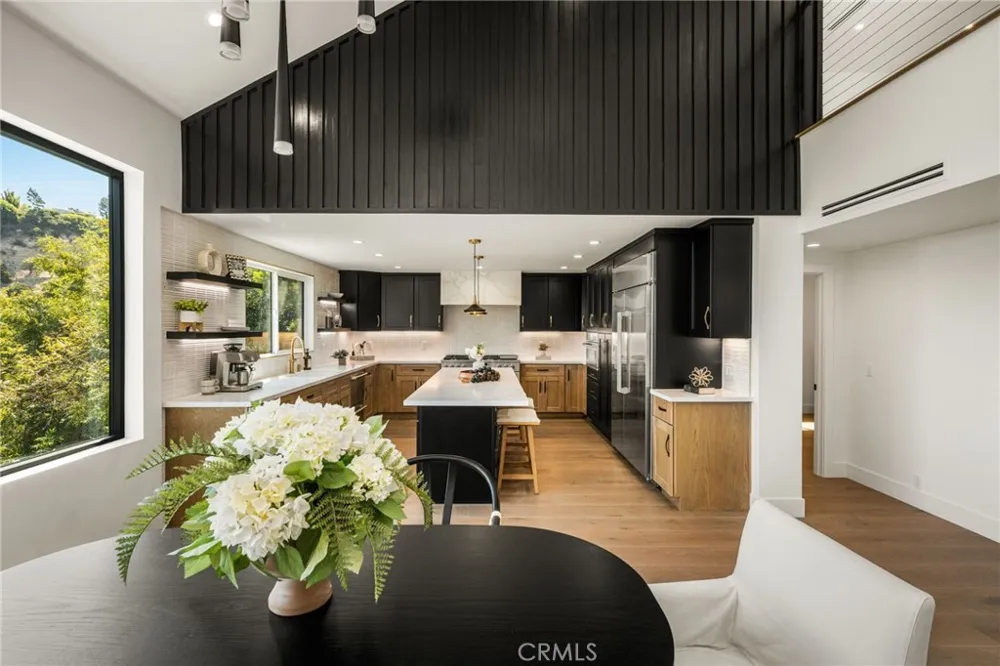 3566 Beverly Glen Sherman Oaks, CA 91423