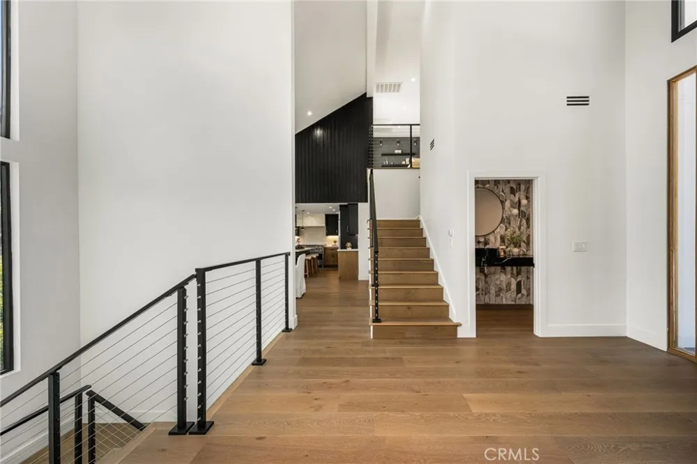 3566 Beverly Glen Sherman Oaks, CA 91423