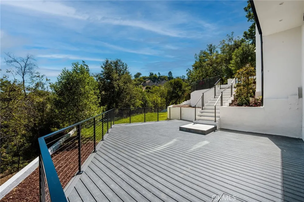 3566 Beverly Glen Sherman Oaks, CA 91423