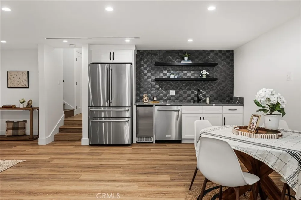 3566 Beverly Glen Sherman Oaks, CA 91423